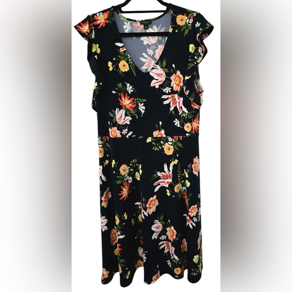 Ann Taylor Dresses & Skirts - Ann Taylor Factory Black Floral Dress